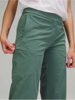 Lululemon Ventlight Cargo Mid-Rise Crop Pants — Tidewater Teal size 6